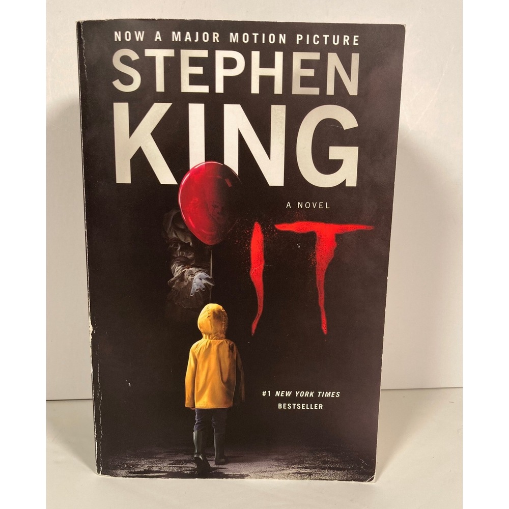Stephen King IT Paperback Novel Movie Tie-In Edition Pennywise Horror 2017